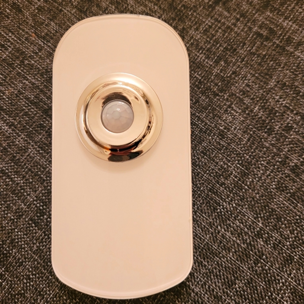 Rechargeable flashlight